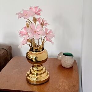 Lampe Tactile De Chevet En Laiton Avec Fleurs À Pétales Rose De Look Vintage